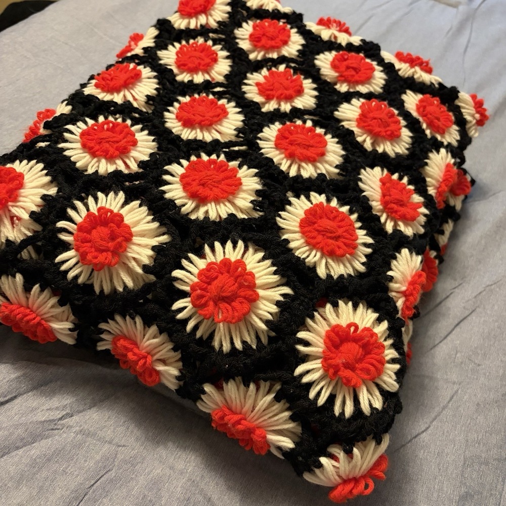 Vintage Handmade Crochet Afghan Throw Blanket Red Black White Floral 78x58‎